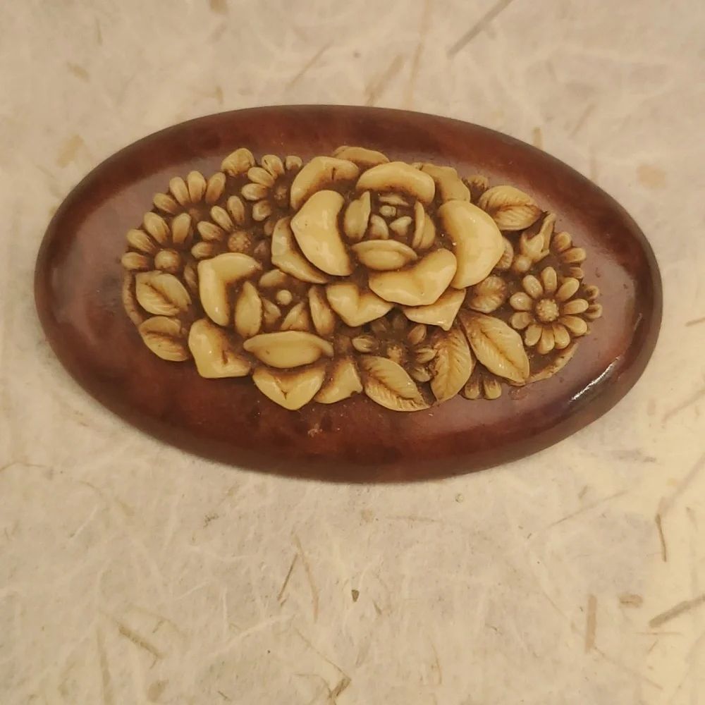VINTAGE 1940s CARVED CELLULOID Rose FLORAL PIN BROOCH WOOD OVAL 2 1/4